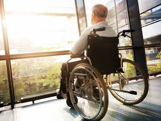 Как относиться к человеку в инвалидной коляске?